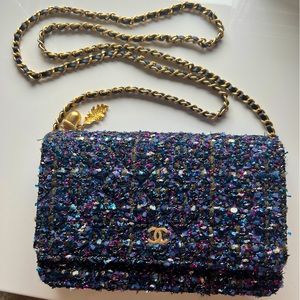 CHANEL never used tweed wallet on chain